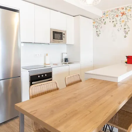 Cozy House - Terraza , Piscina , Parking Appartamento *